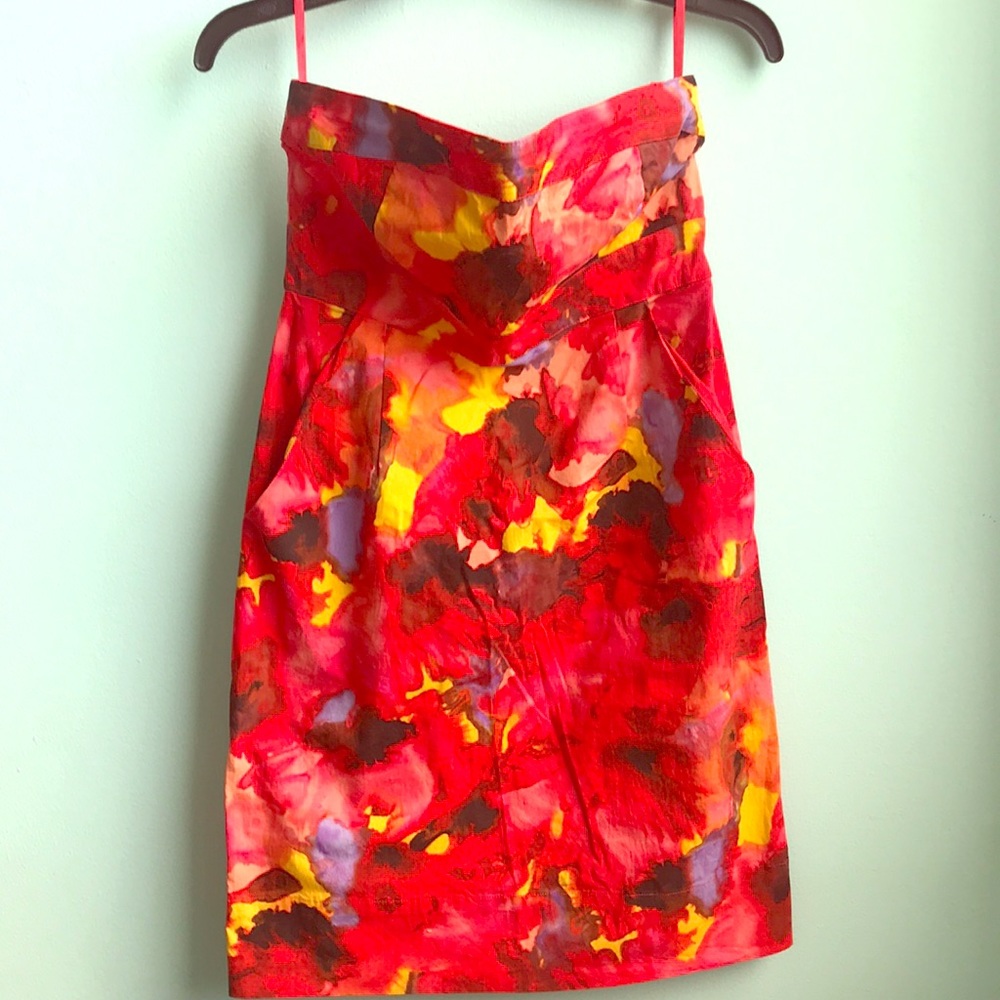 Super cute party strapless dress.